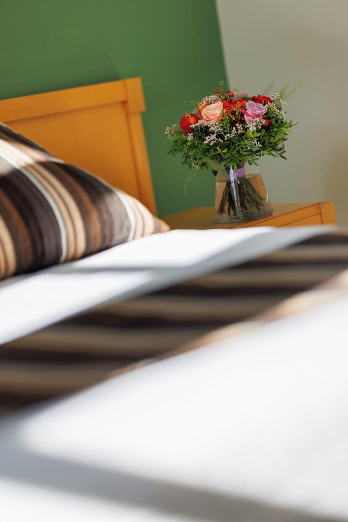Logis Hotel Golf Le Domaine Du Val De Sorne Vernantois Kültér fotó