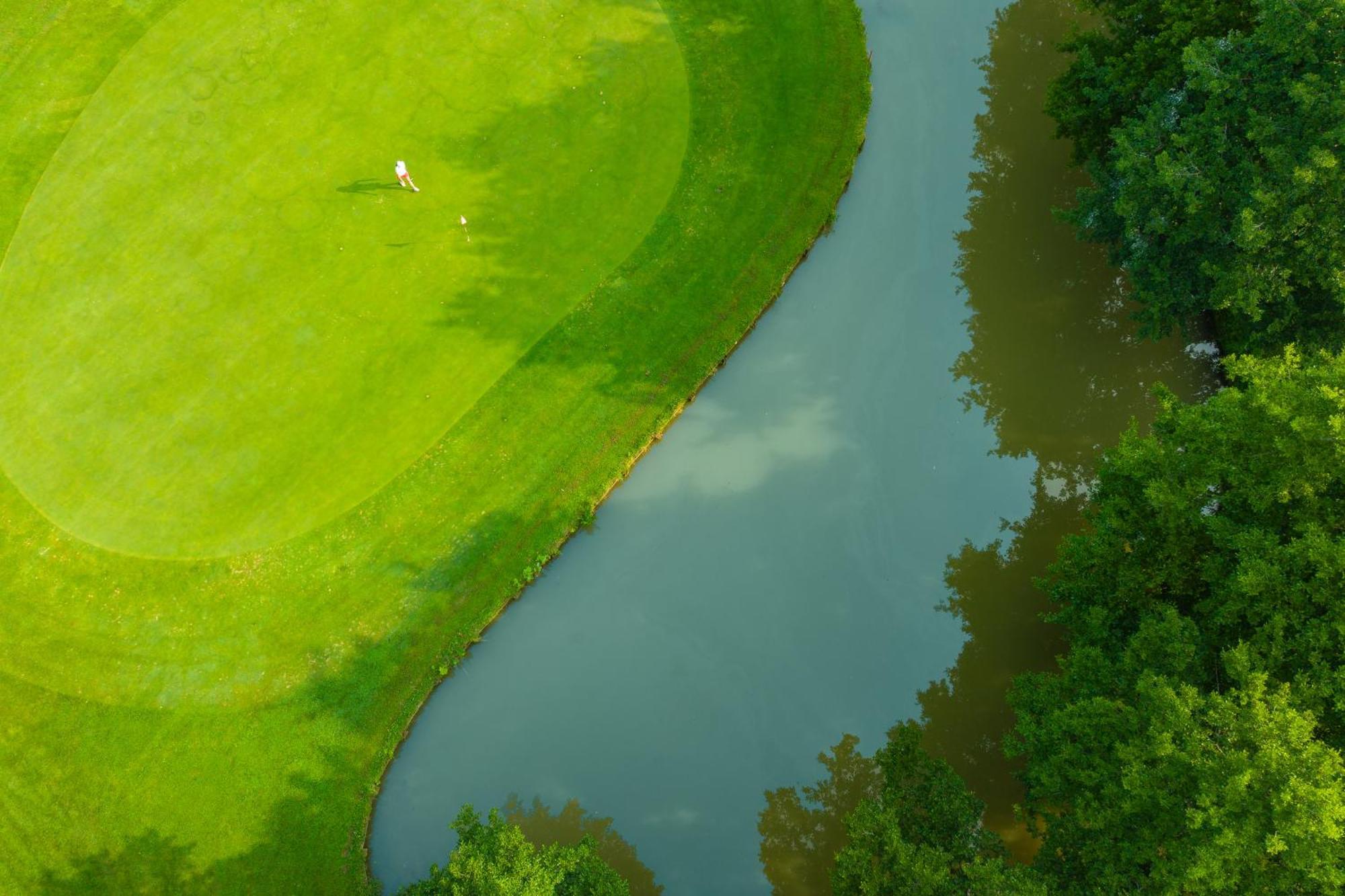 Logis Hotel Golf Le Domaine Du Val De Sorne Vernantois Kültér fotó