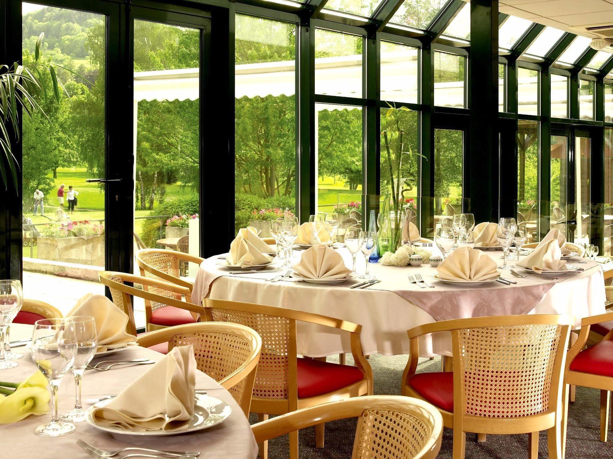 Logis Hotel Golf Le Domaine Du Val De Sorne Vernantois Kültér fotó