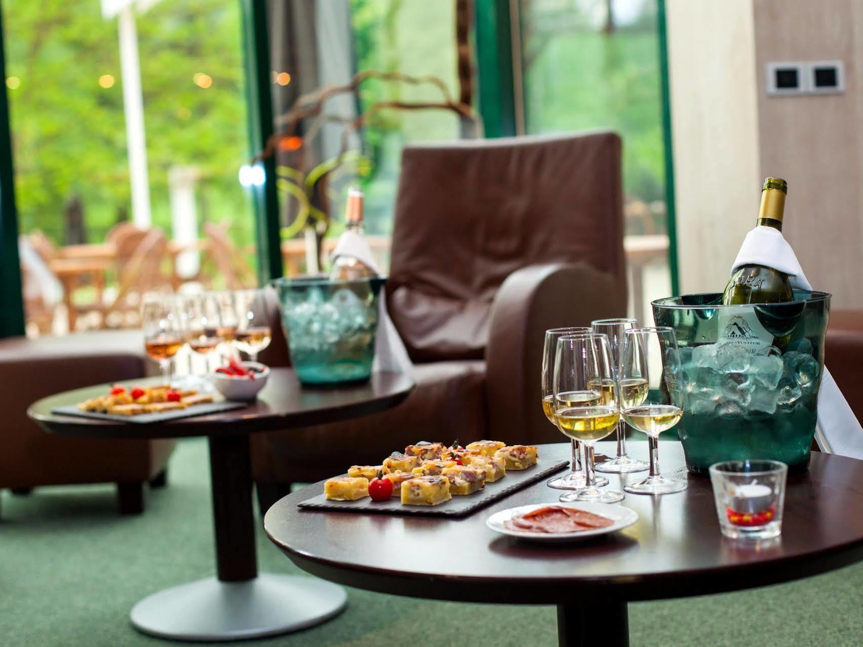 Logis Hotel Golf Le Domaine Du Val De Sorne Vernantois Kültér fotó